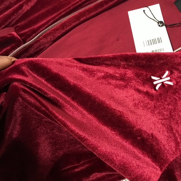 ONEPIECE original red velour onesie - Picture 4 of 15